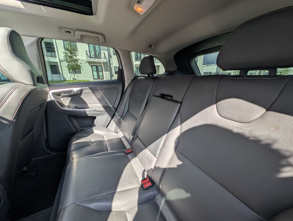 2017 Volvo XC60 Image 22