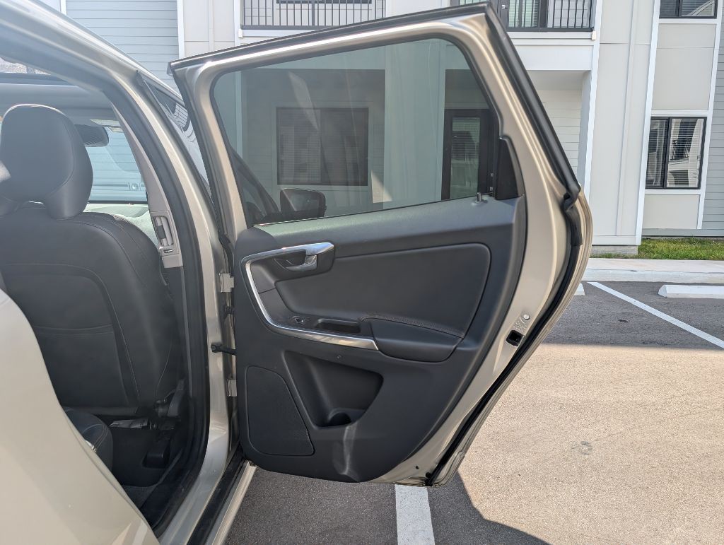2017 Volvo XC60 Image 23