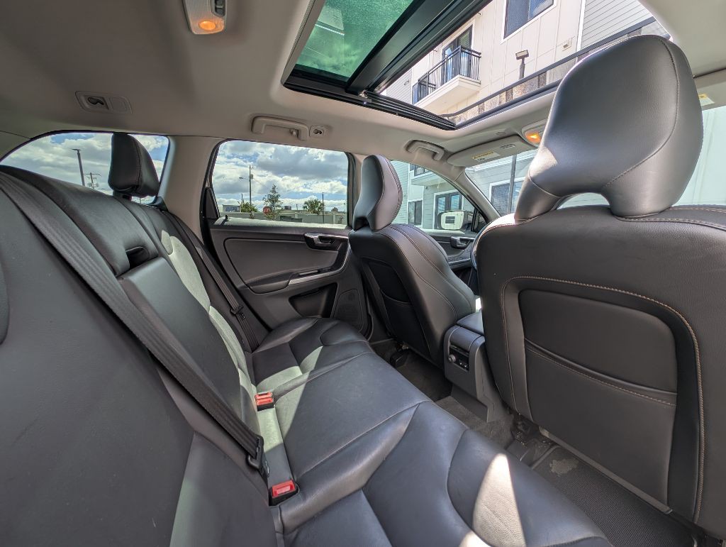2017 Volvo XC60 Image 24