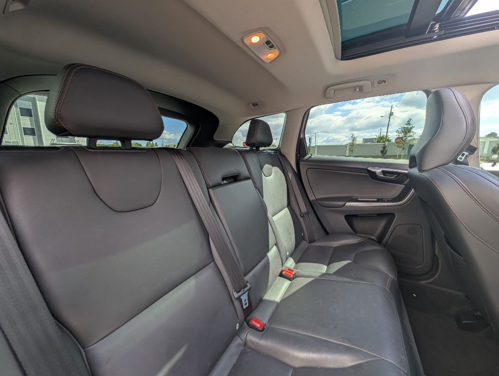 2017 Volvo XC60 Image 25