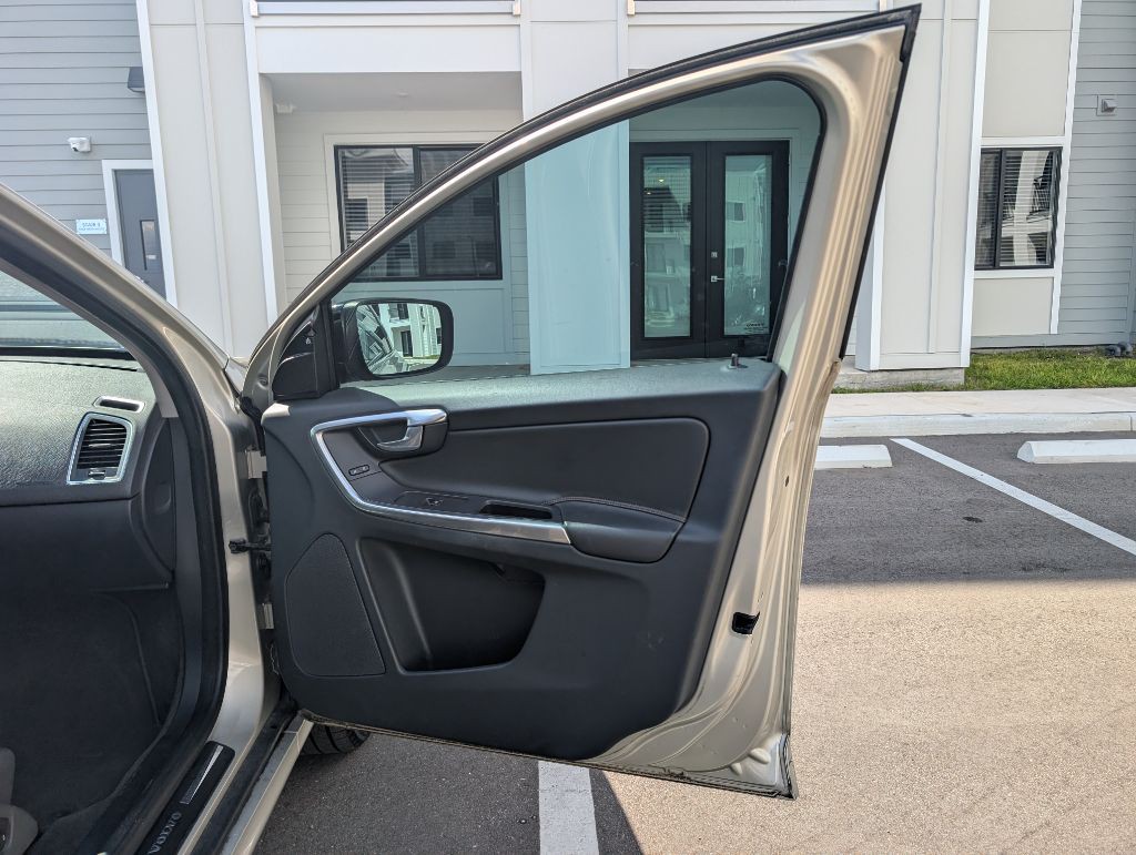 2017 Volvo XC60 Image 26