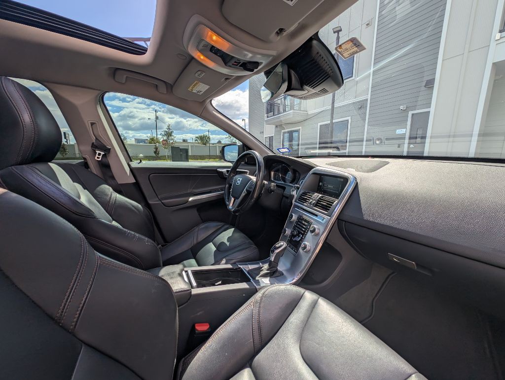 2017 Volvo XC60 Image 27