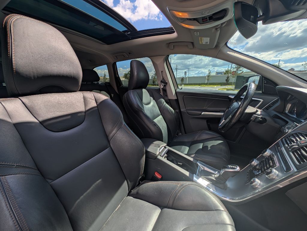 2017 Volvo XC60 Image 28