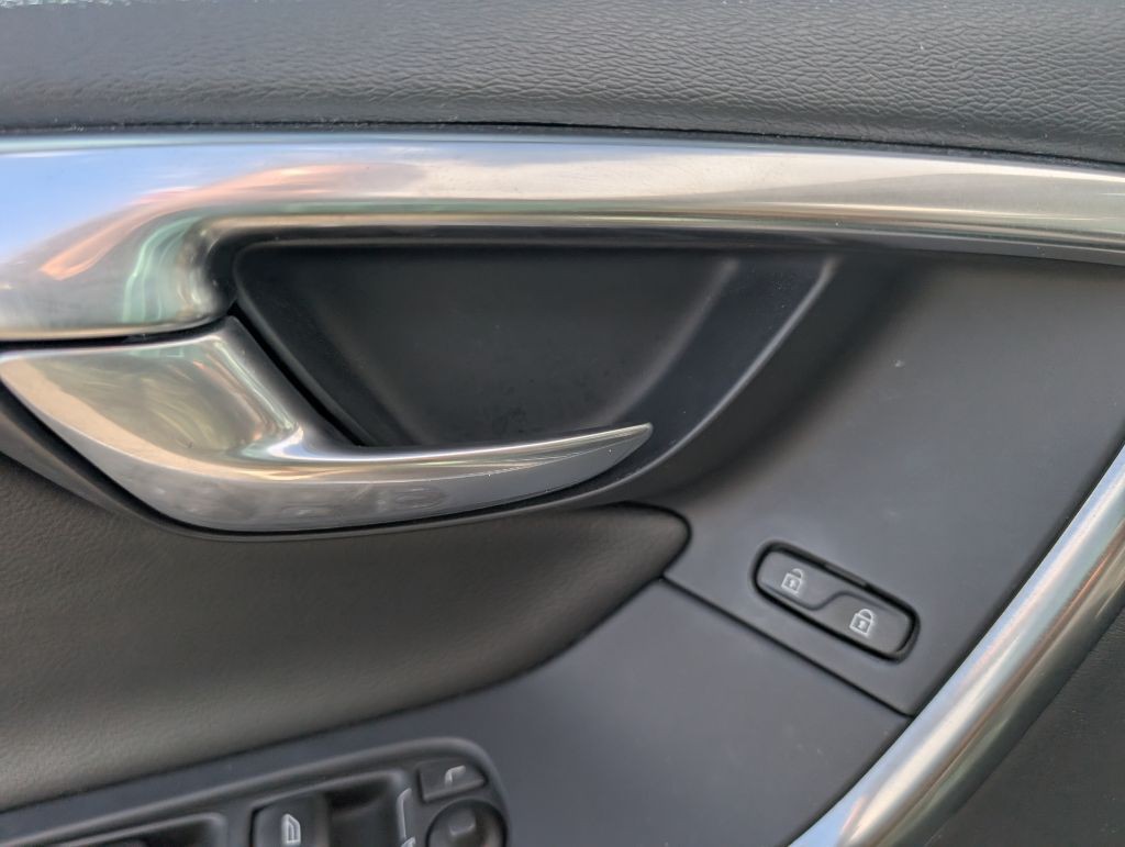 2017 Volvo XC60 Image 31