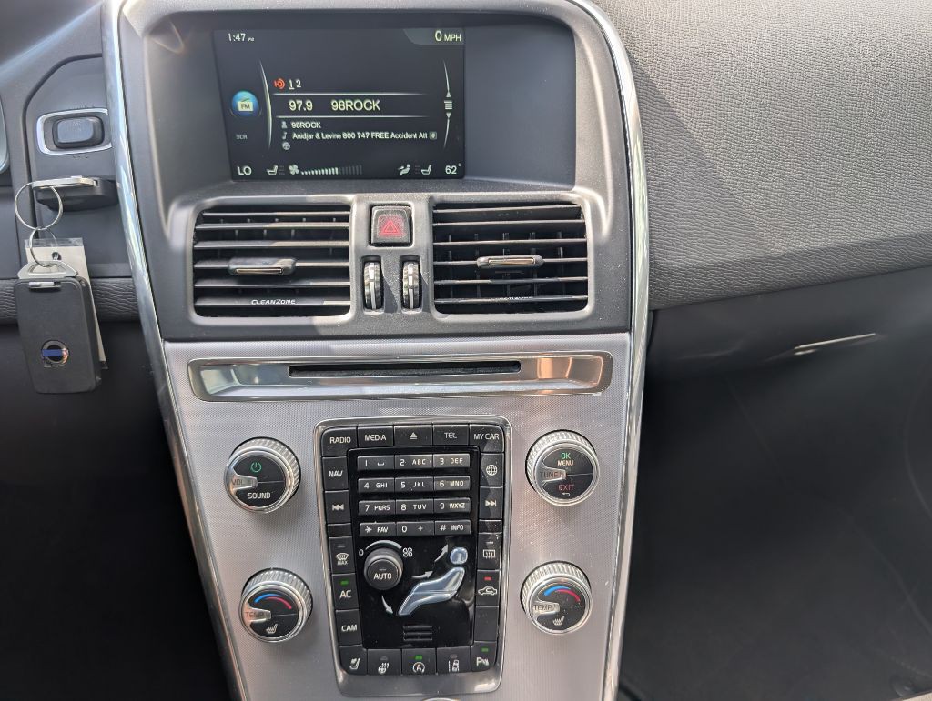 2017 Volvo XC60 Image 36