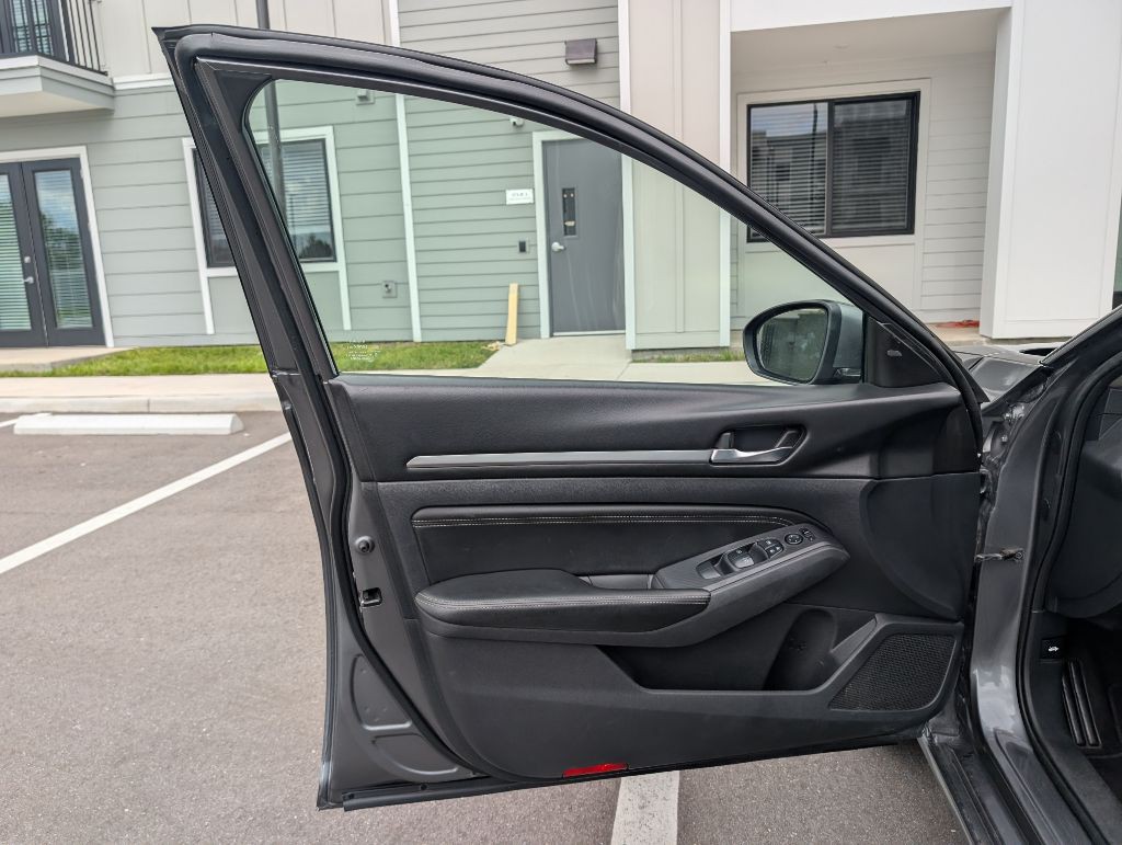 2019 Nissan Altima Image 11