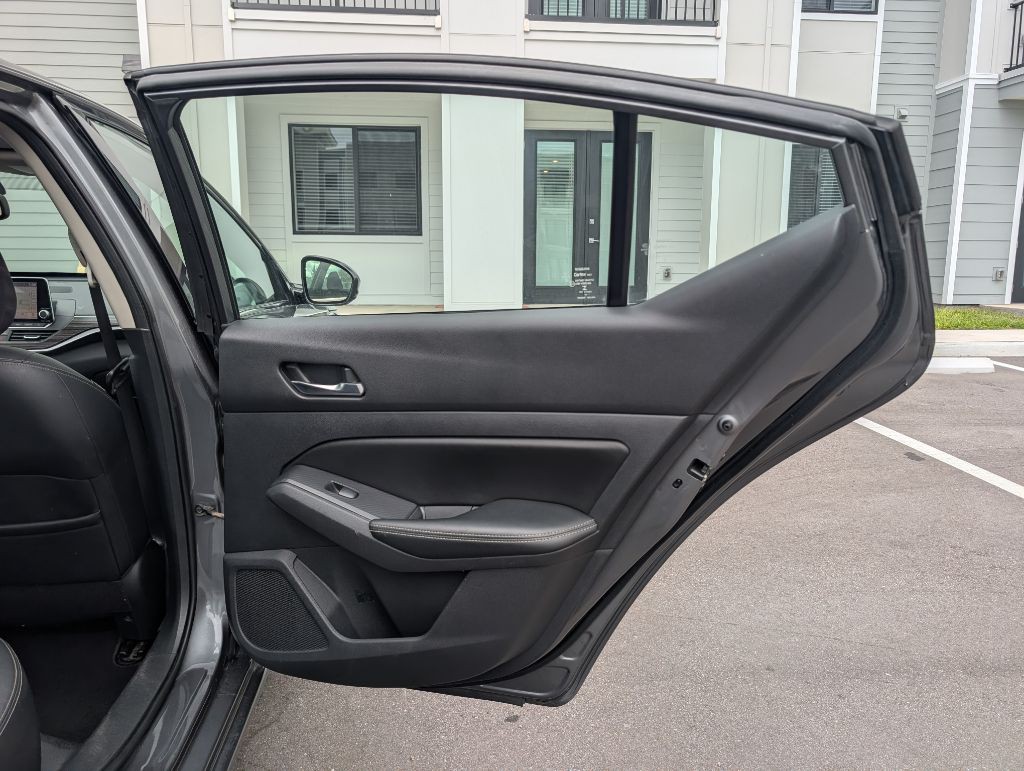 2019 Nissan Altima Image 17