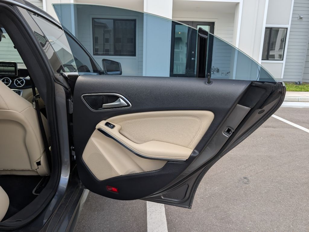 2014 Mercedes-Benz CLA-Class Image 19