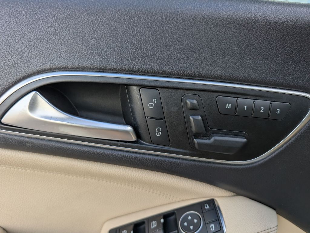 2014 Mercedes-Benz CLA-Class Image 28