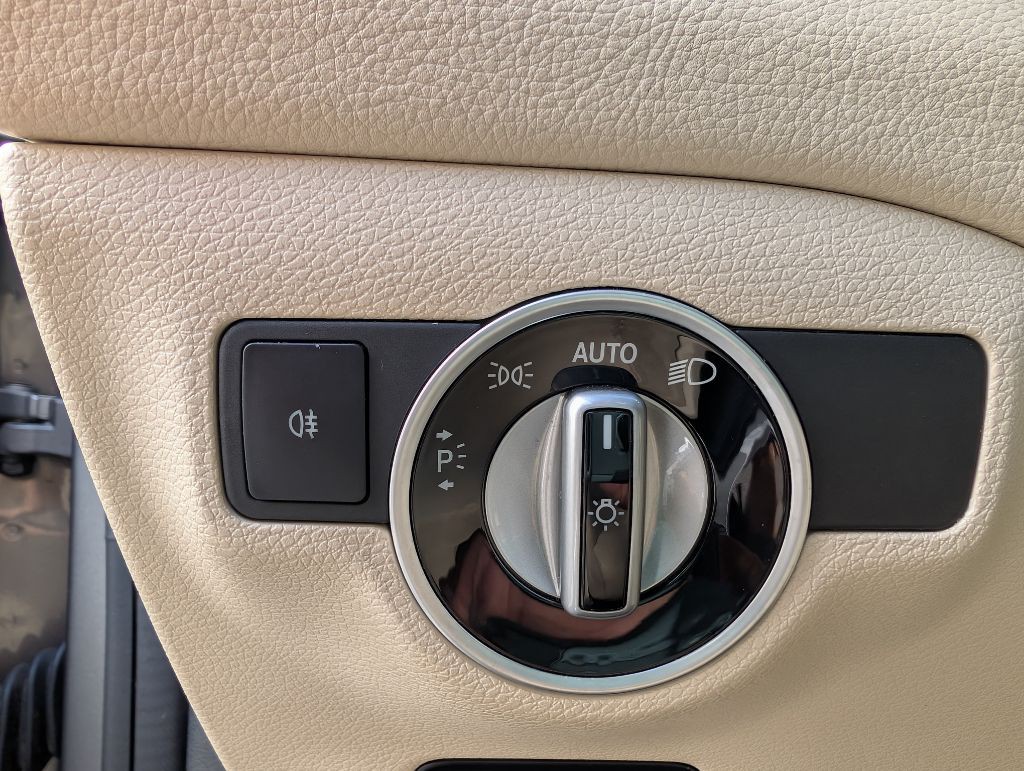 2014 Mercedes-Benz CLA-Class Image 31
