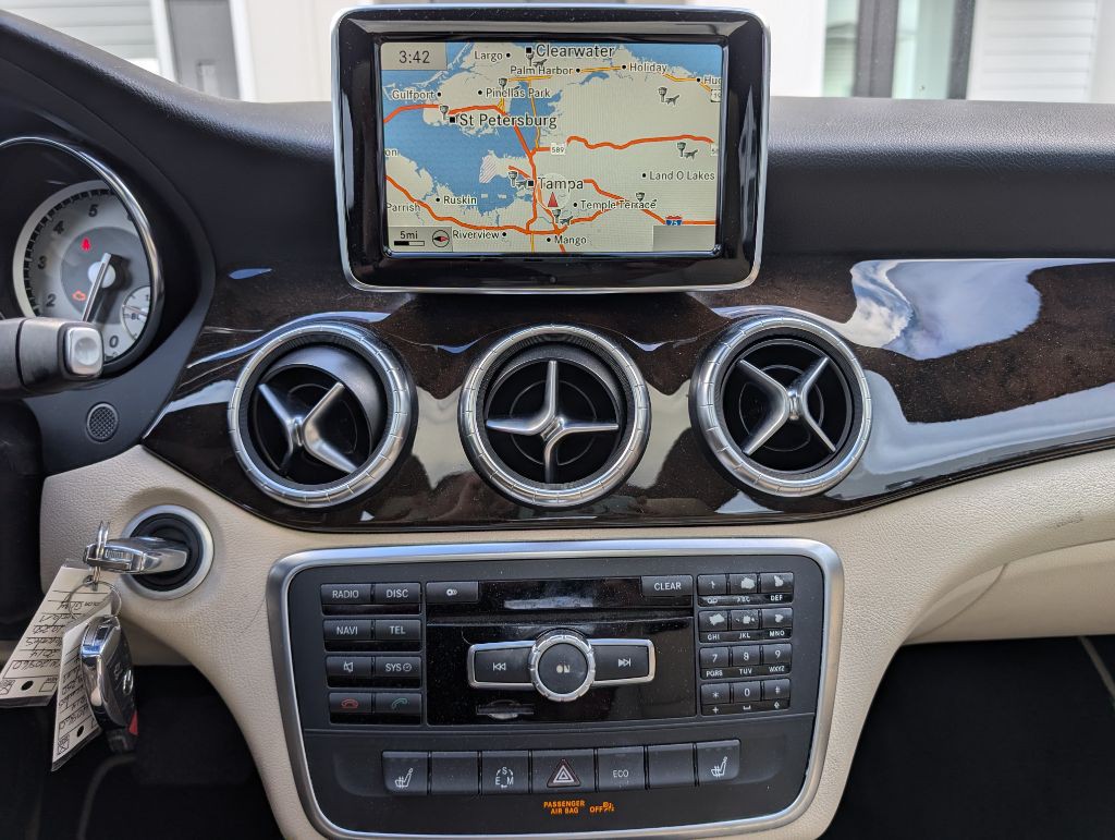 2014 Mercedes-Benz CLA-Class Image 34