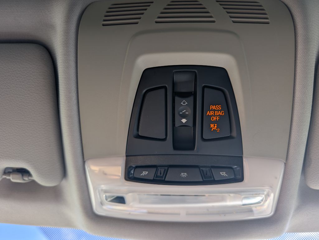2012 BMW 3 Series Image 27