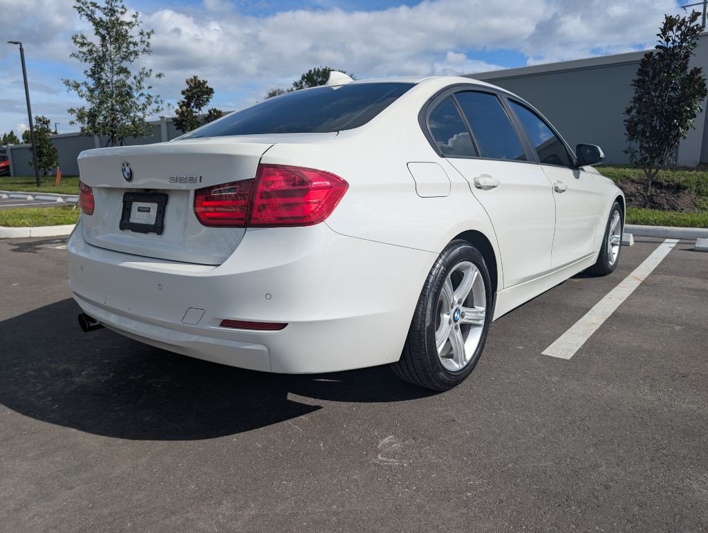 2012 BMW 3 Series Image 2