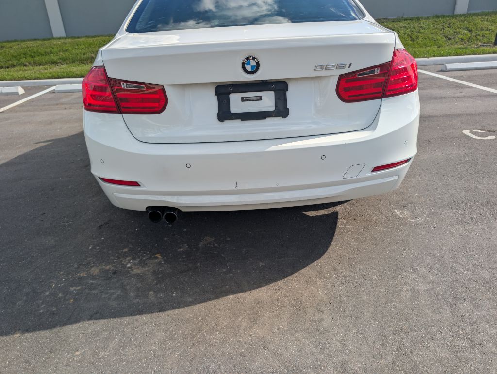 2012 BMW 3 Series Image 4