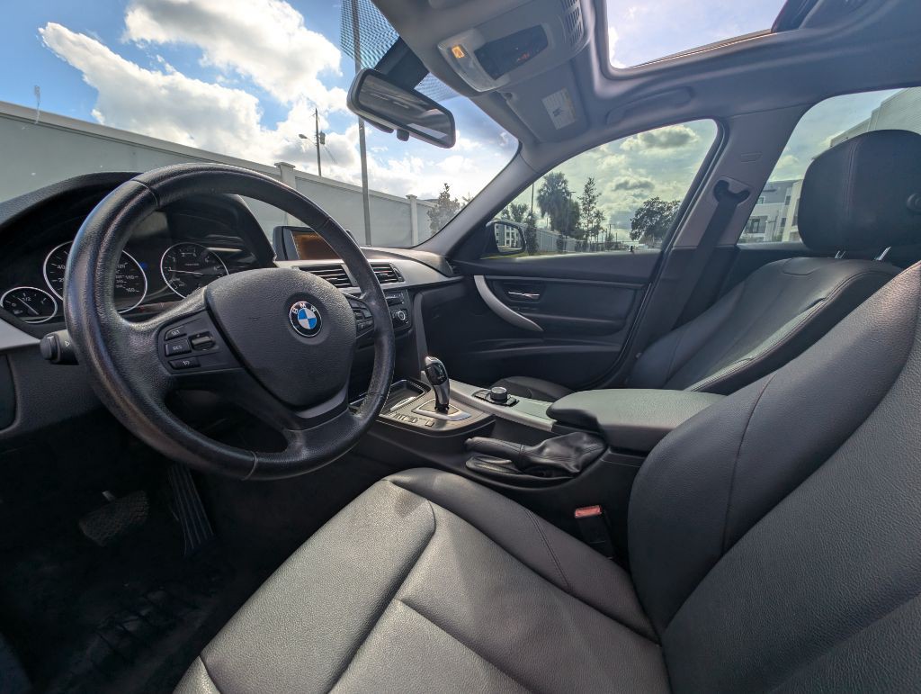 2012 BMW 3 Series Image 7