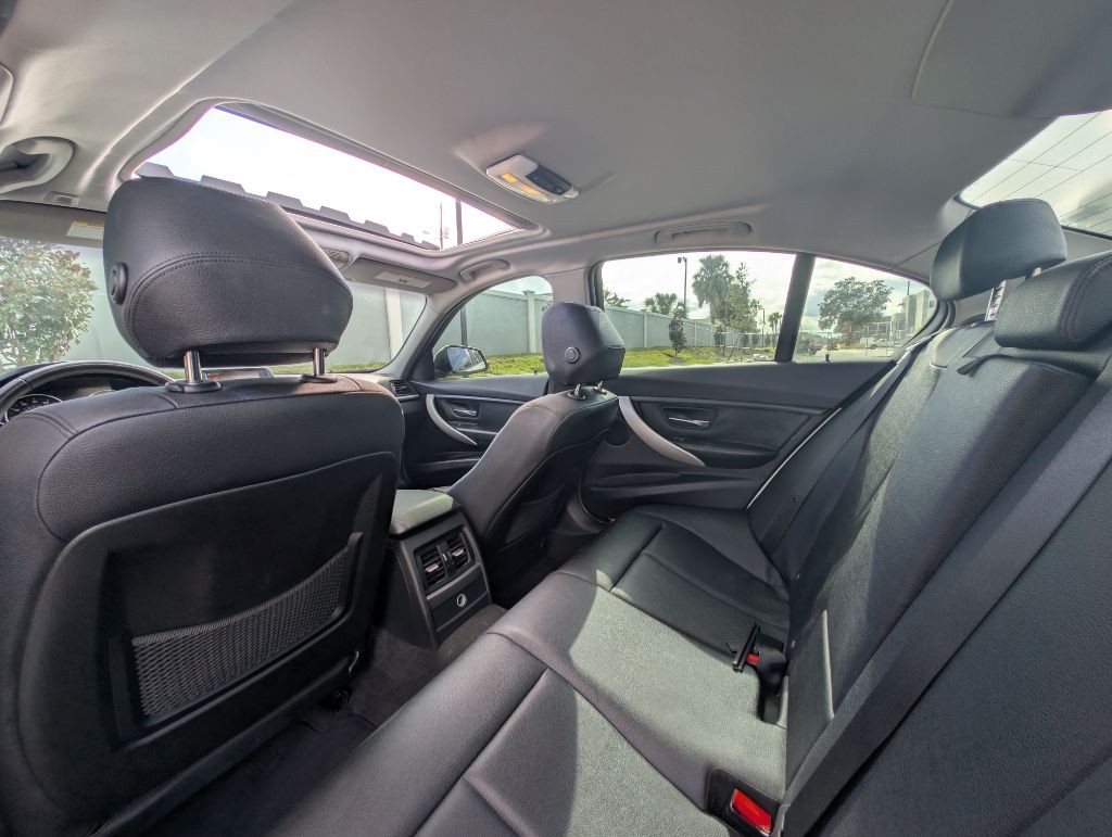 2012 BMW 3 Series Image 10