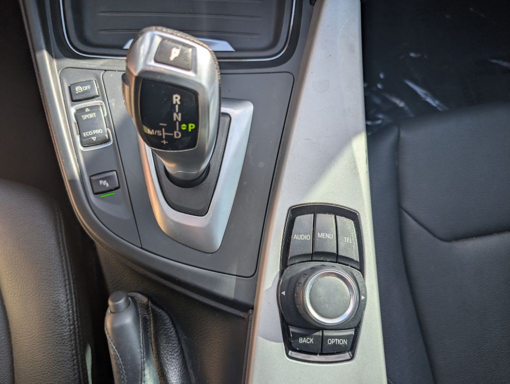 2012 BMW 3 Series Image 28