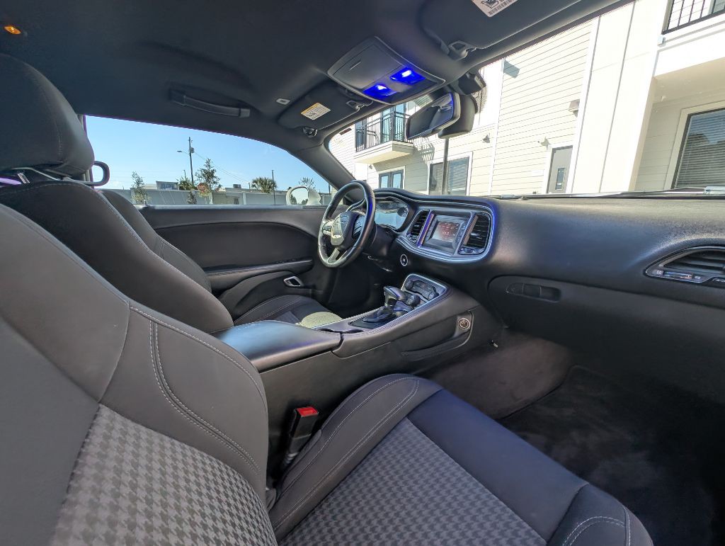 2017 Dodge Challenger Image 18