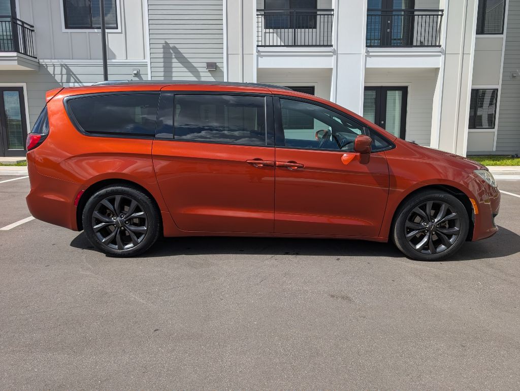 2018 Chrysler Pacifica Image 6