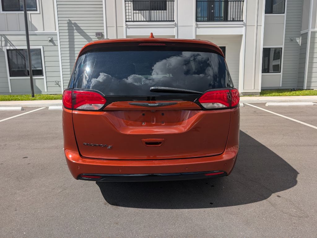 2018 Chrysler Pacifica Image 8
