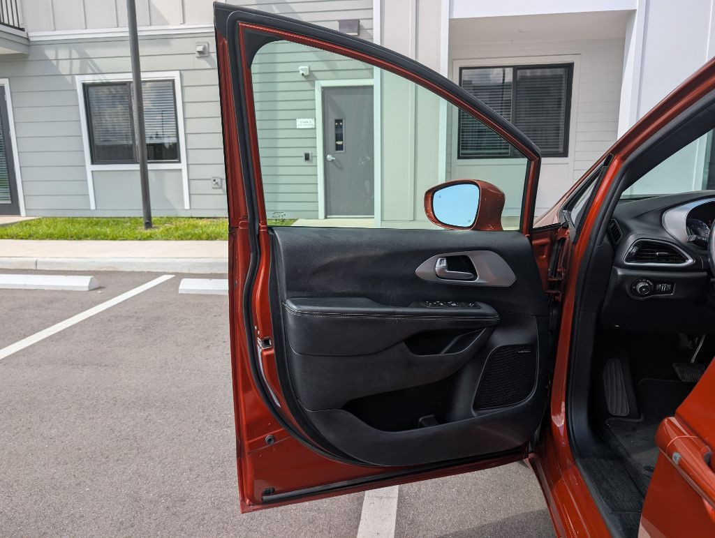 2018 Chrysler Pacifica Image 16
