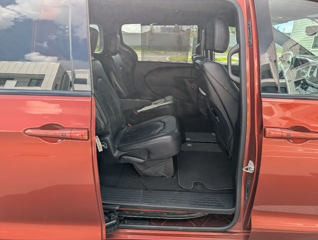 2018 Chrysler Pacifica Image 24