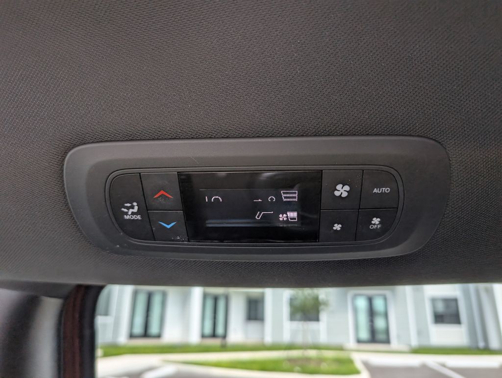 2018 Chrysler Pacifica Image 46