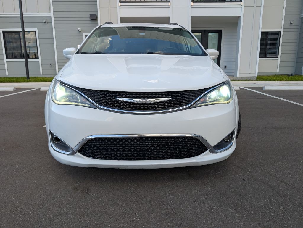 2017 Chrysler Pacifica Image 2