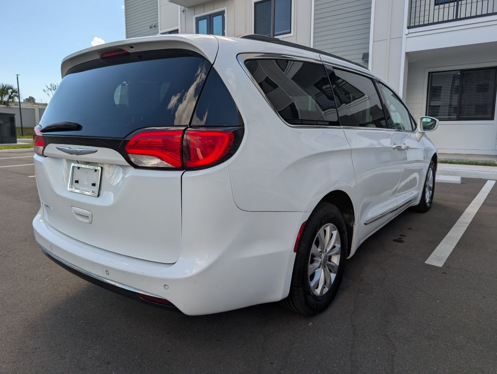2017 Chrysler Pacifica Image 7