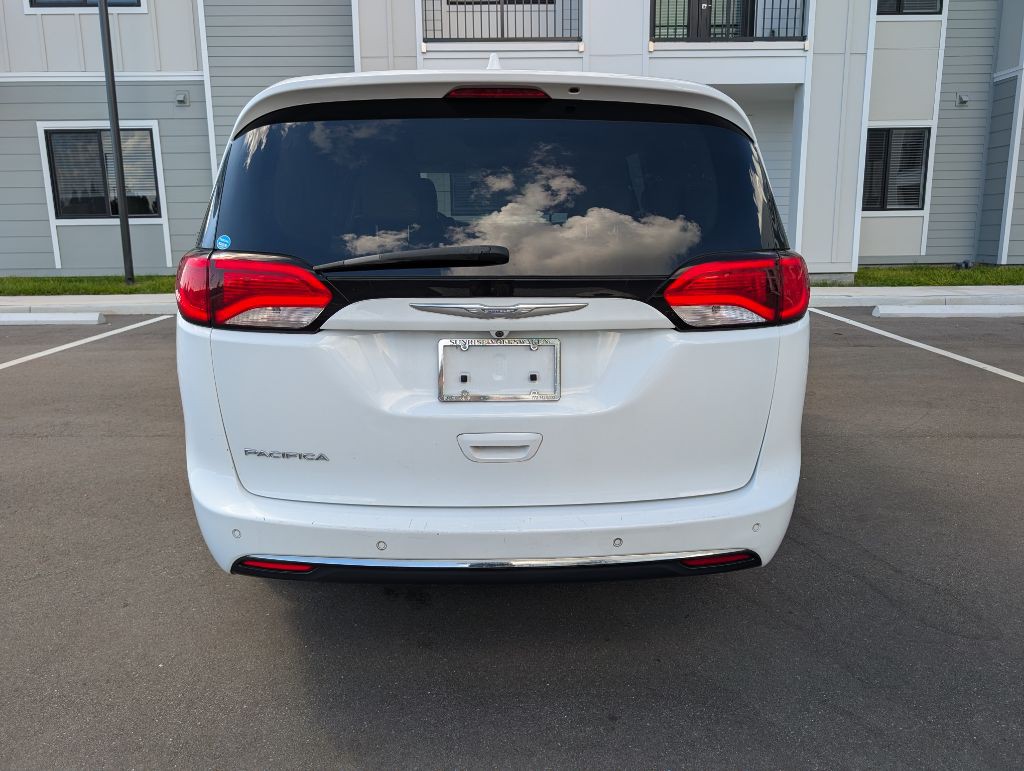 2017 Chrysler Pacifica Image 8