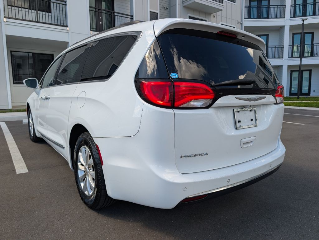2017 Chrysler Pacifica Image 10