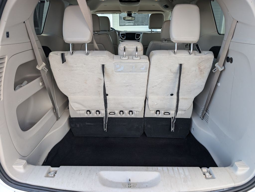 2017 Chrysler Pacifica Image 11