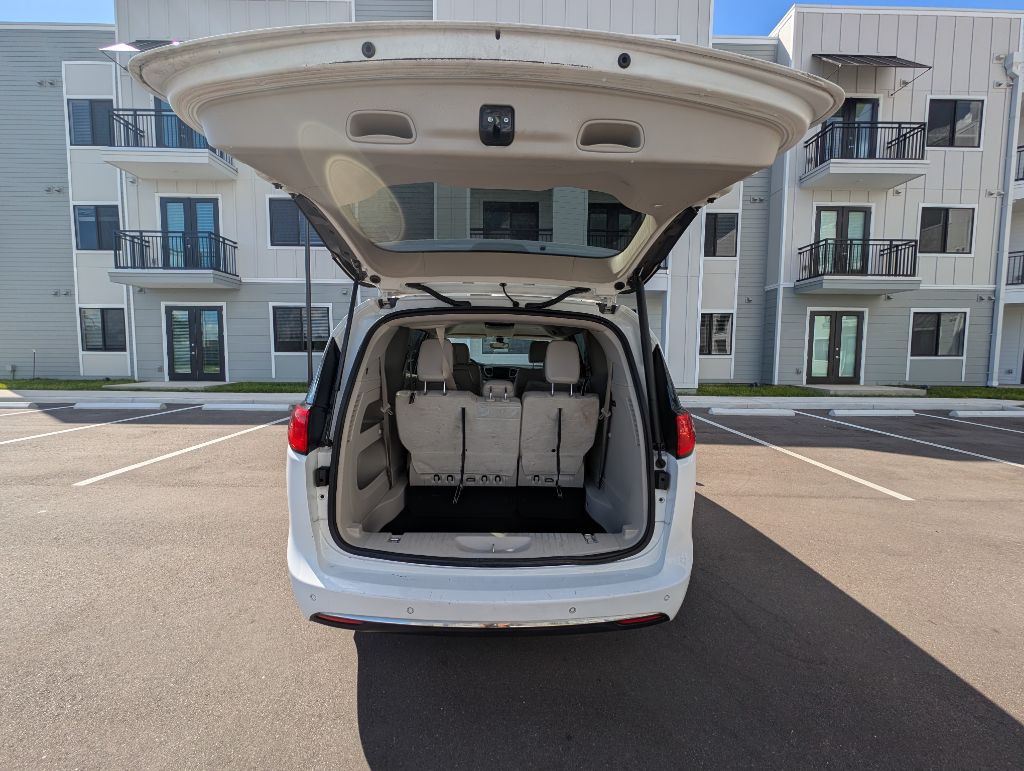 2017 Chrysler Pacifica Image 12