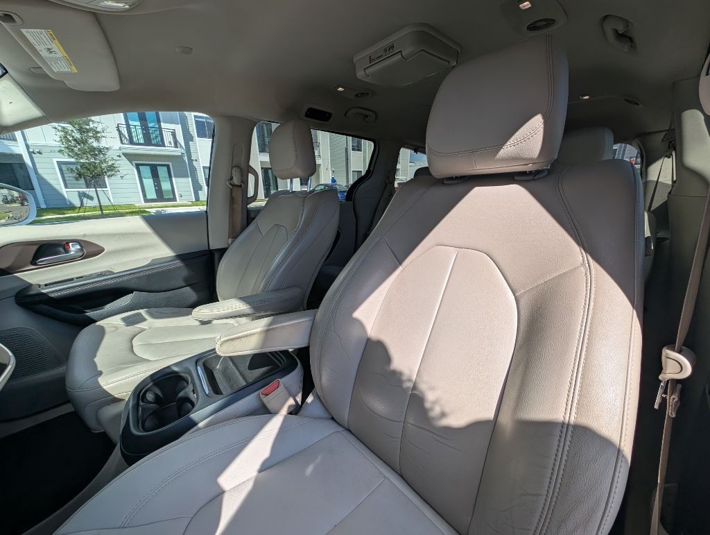 2017 Chrysler Pacifica Image 17