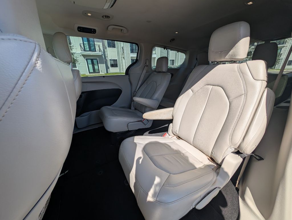 2017 Chrysler Pacifica Image 19