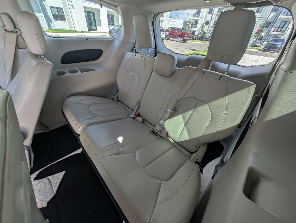2017 Chrysler Pacifica Image 21