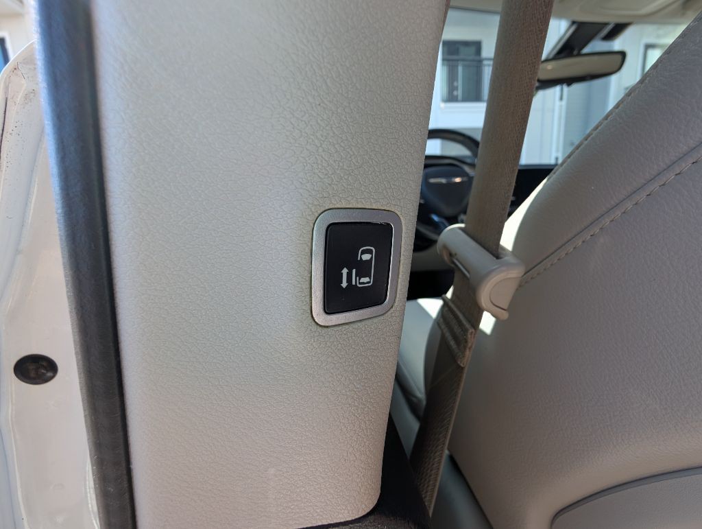 2017 Chrysler Pacifica Image 22