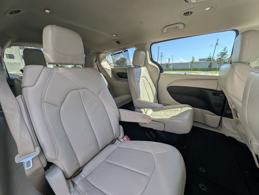 2017 Chrysler Pacifica Image 24