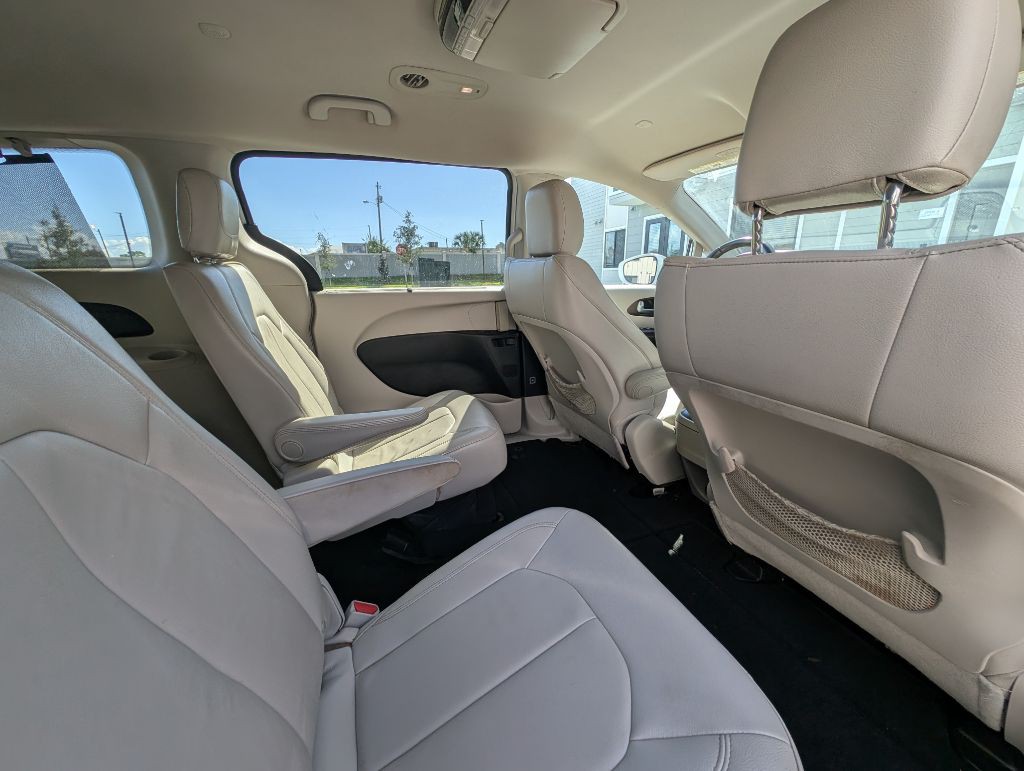 2017 Chrysler Pacifica Image 25