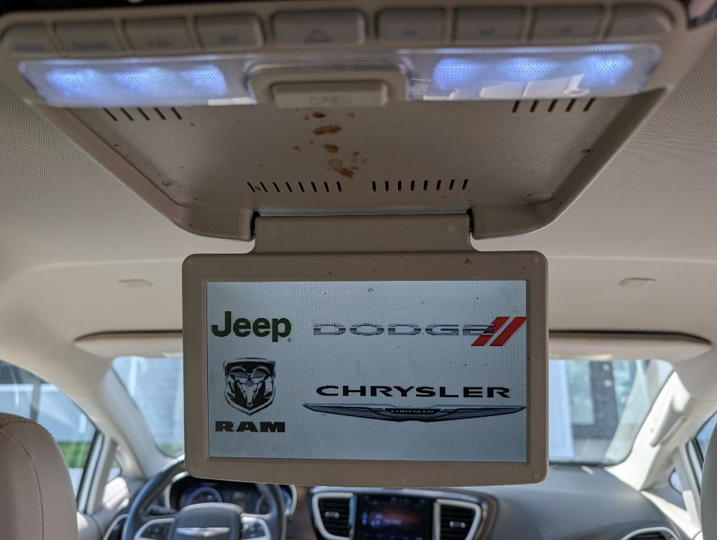 2017 Chrysler Pacifica Image 32