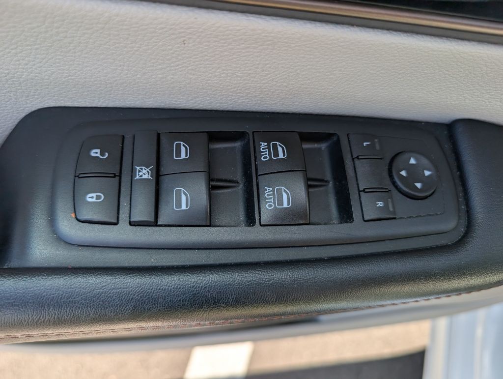 2017 Chrysler Pacifica Image 33