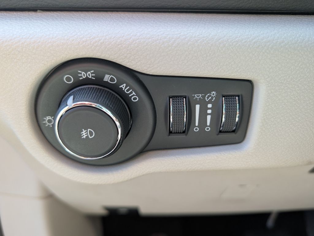 2017 Chrysler Pacifica Image 34