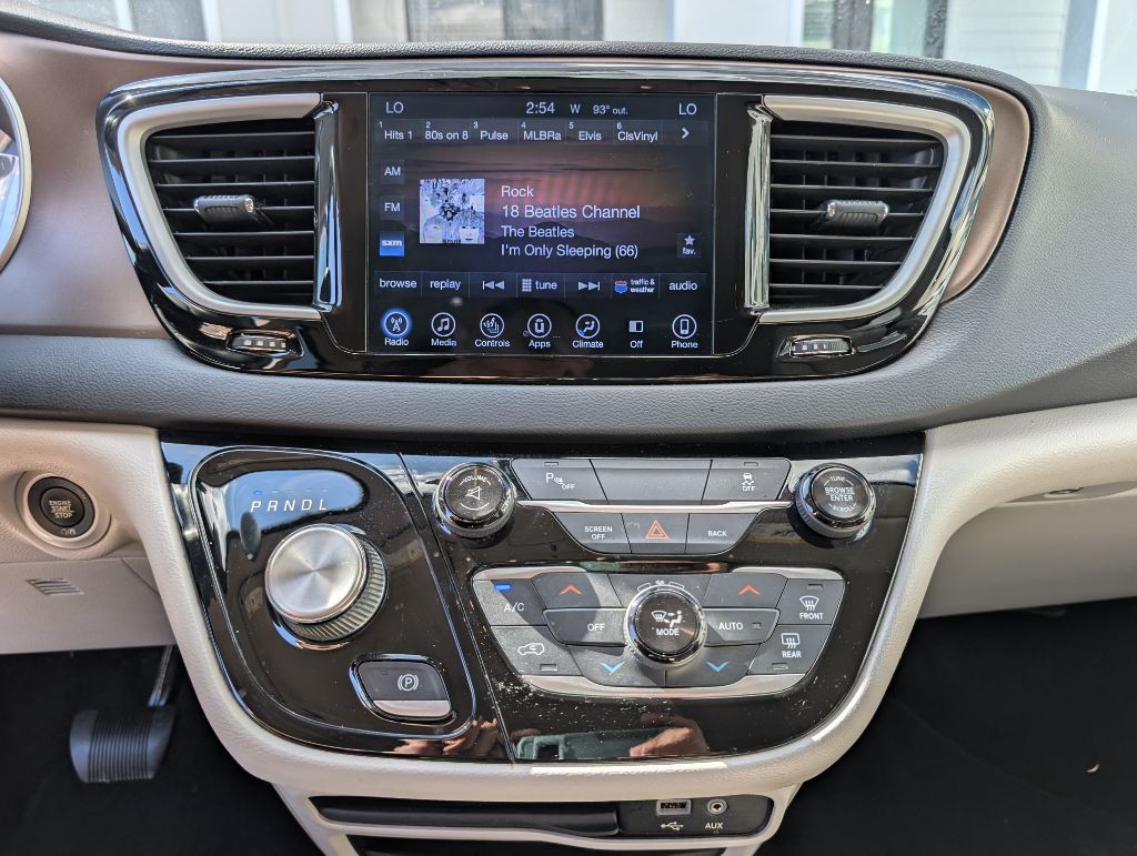 2017 Chrysler Pacifica Image 37