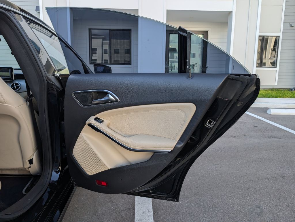 2014 Mercedes-Benz CLA-Class Image 19