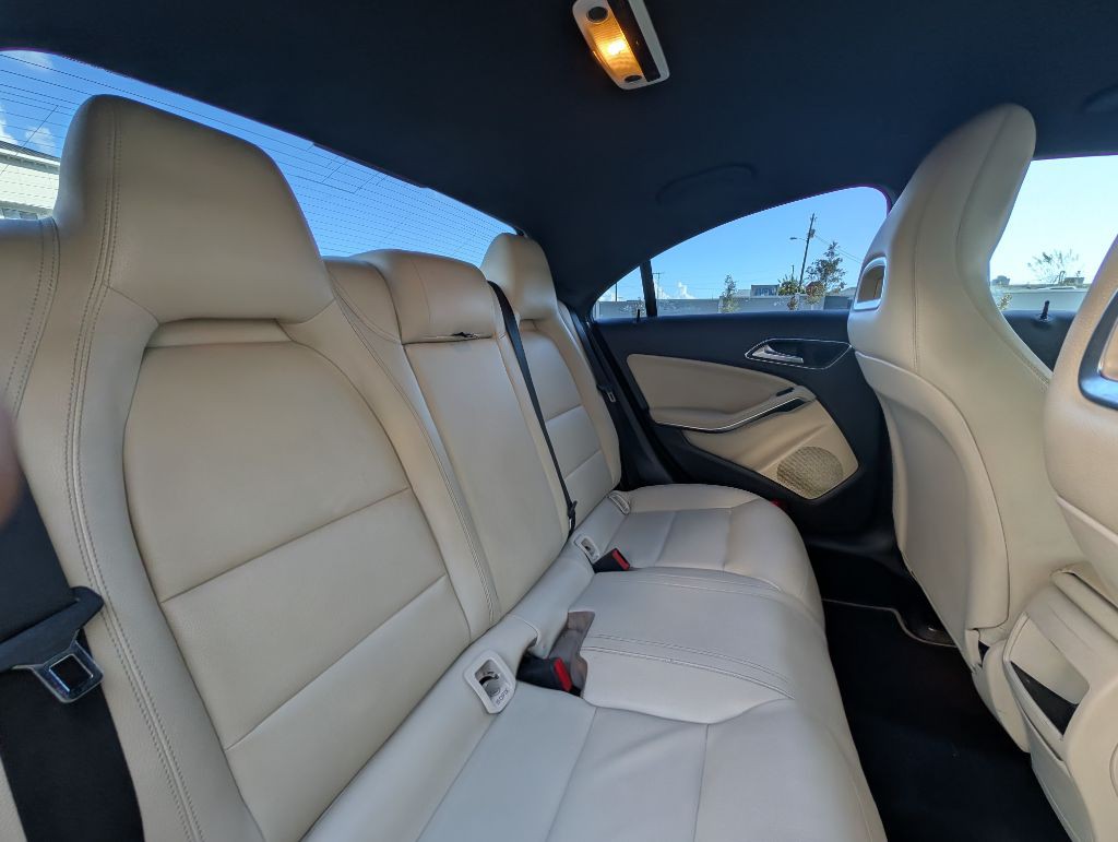 2014 Mercedes-Benz CLA-Class Image 21
