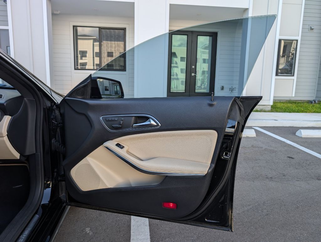 2014 Mercedes-Benz CLA-Class Image 22