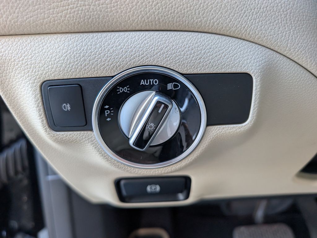 2014 Mercedes-Benz CLA-Class Image 27