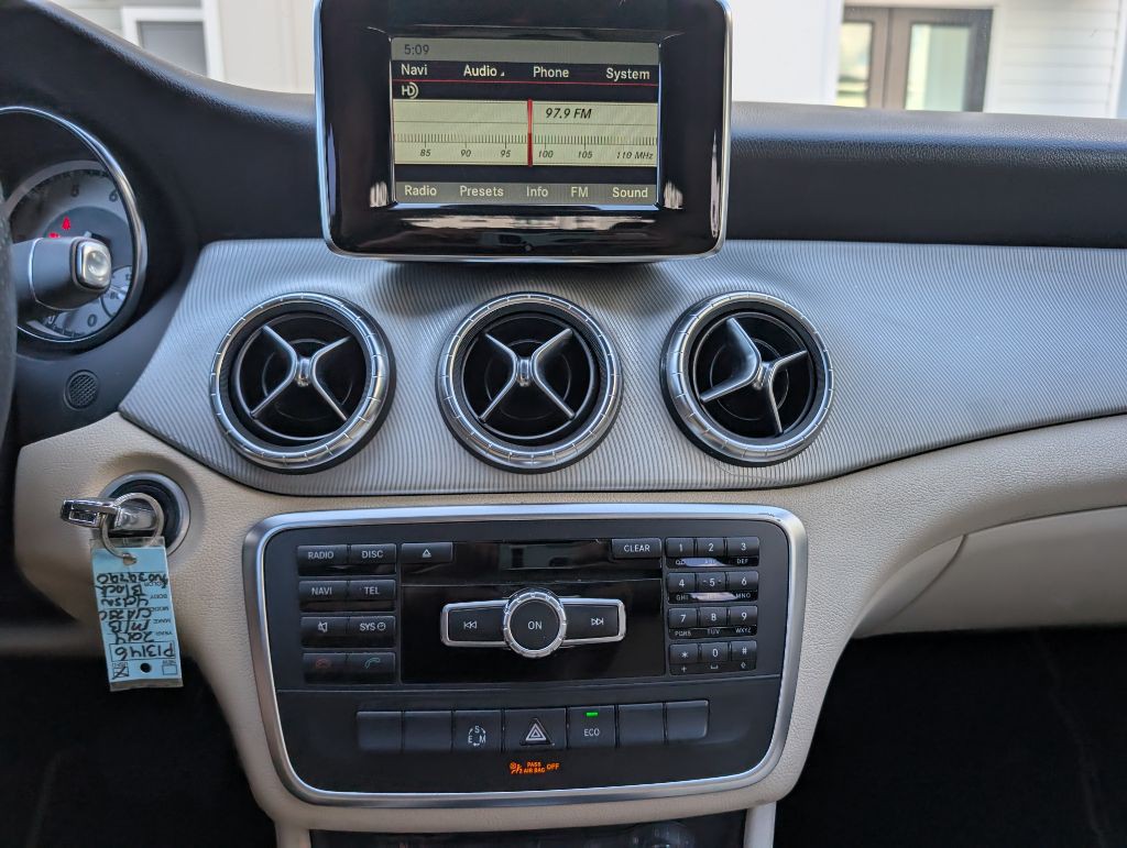 2014 Mercedes-Benz CLA-Class Image 30