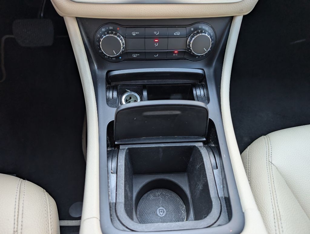 2014 Mercedes-Benz CLA-Class Image 32