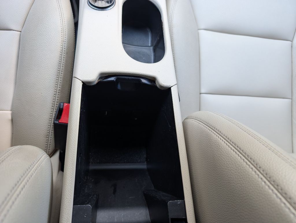 2014 Mercedes-Benz CLA-Class Image 35